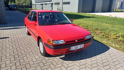 1992 Mazda 323 oldtimer te koop