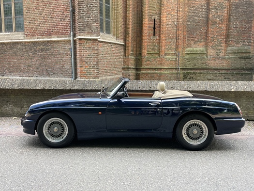 1993 MG RV8 roadster Oxford Blue oldtimer te koop