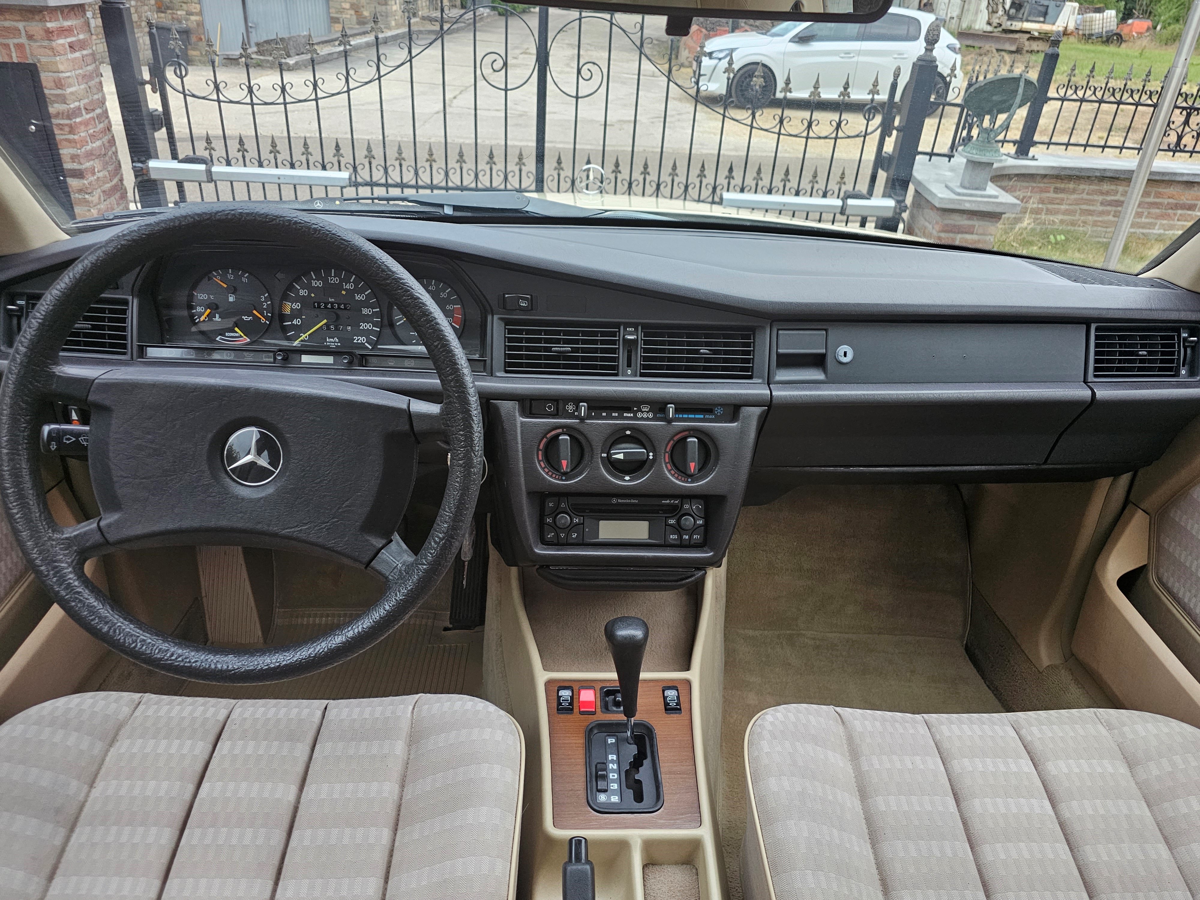 1988 Mercedes 190 oldtimer te koop