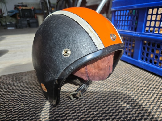 Oude fietshelm te koop