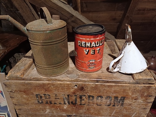 Pot vet van renault, oliepul en trechter te koop