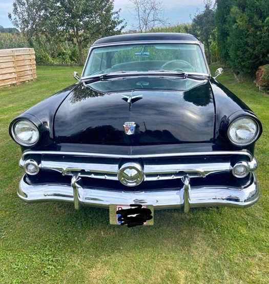 1954 Ford Crestline Victoria  oldtimer te koop