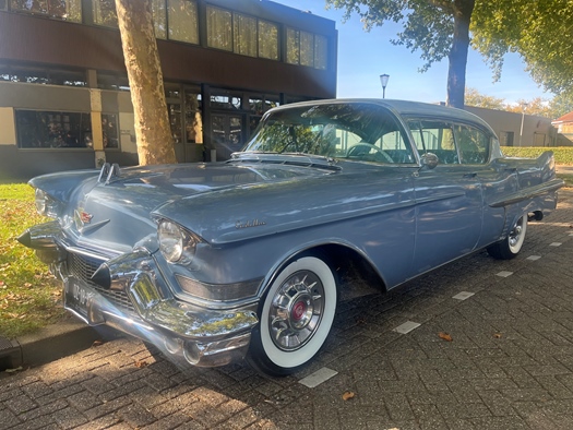 1957 Cadillac Sedan de ville Hardtop oldtimer te koop