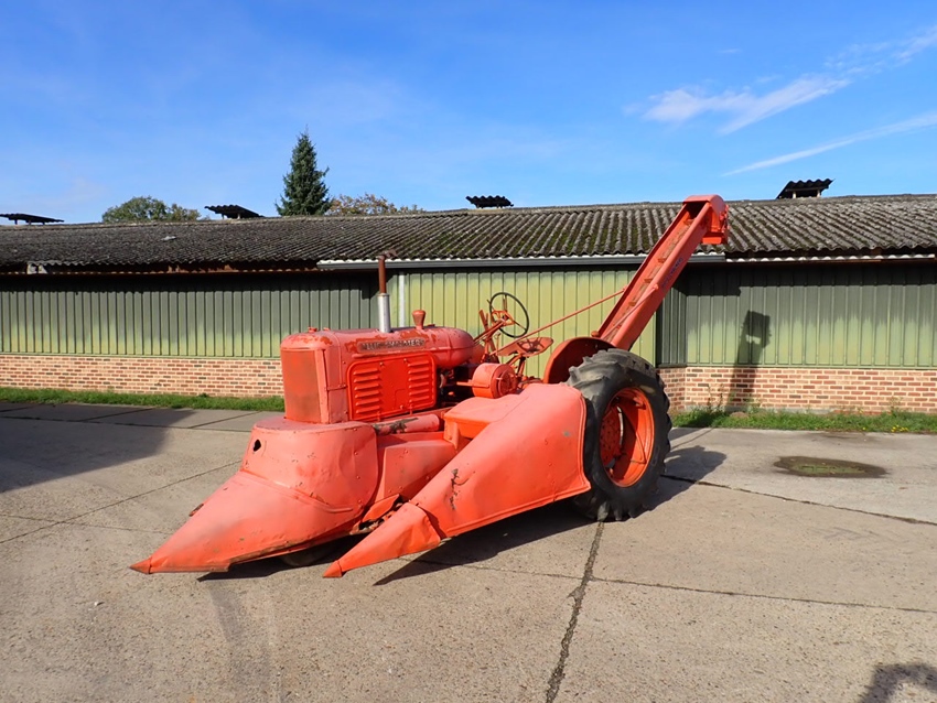 1950 Allis-Chalmers WD with model 33 Corn Harvester oldtimer tractor te koop