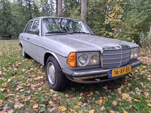 1982 Mercedes 230E oldtimer te koop