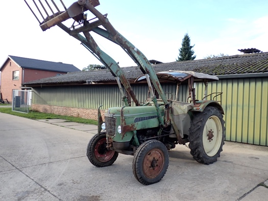 1963 Fendt Favorit 2 from with sickle-bar mower oldtimer tractor te koop