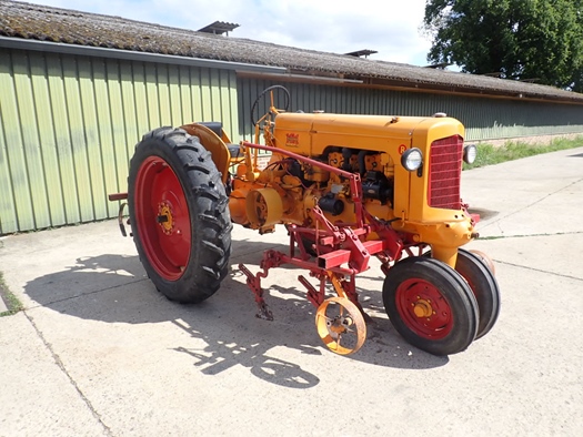 1950 Minneapolis-Moline RTU with cultivator oldtimer tractor te koop