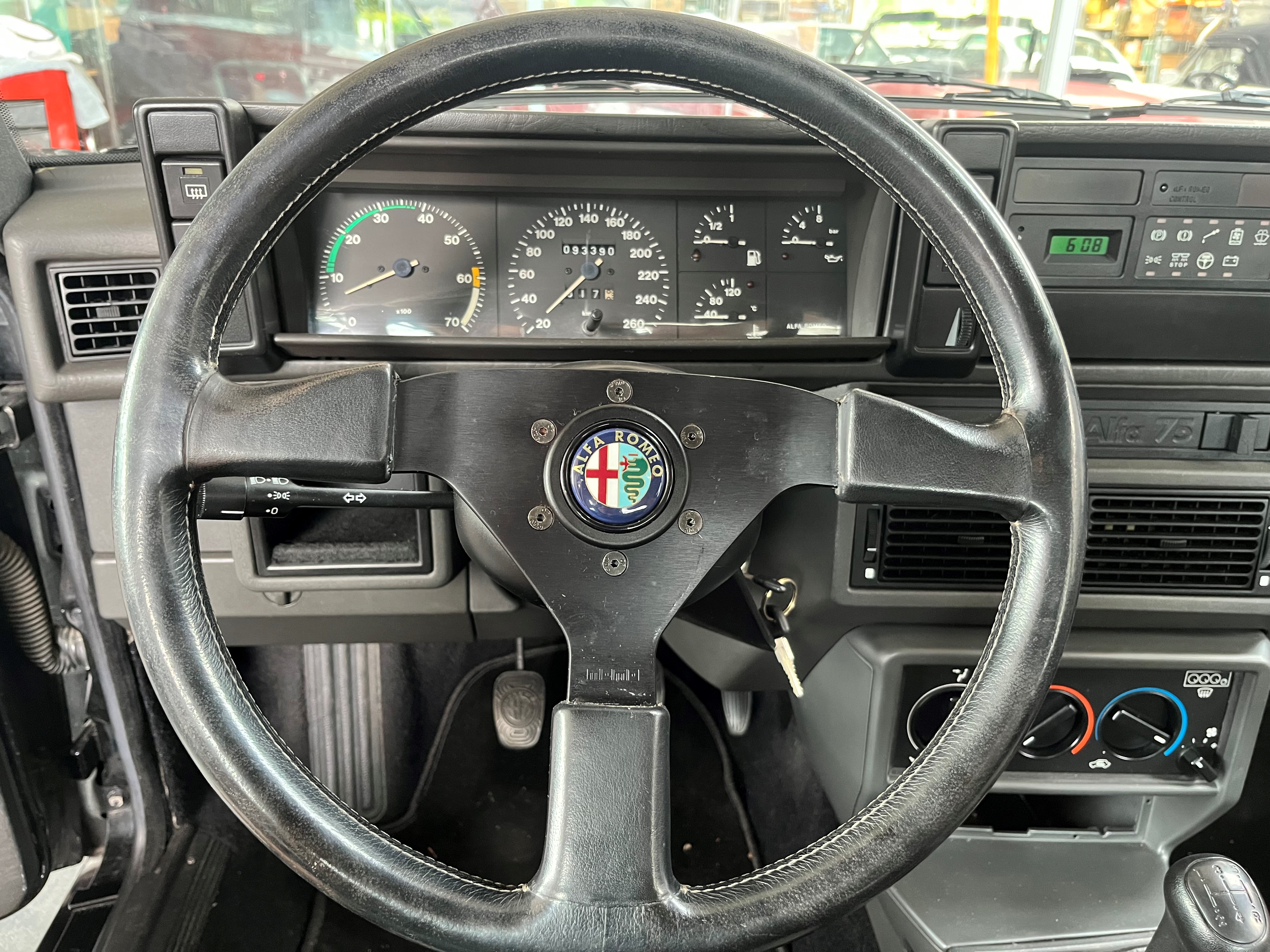 1990 Alfa Romeo 75 2.0 Twin Spark oldtimer te koop