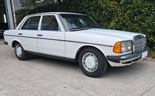 1977 Mercedes 250 W123 oldtimer te koop