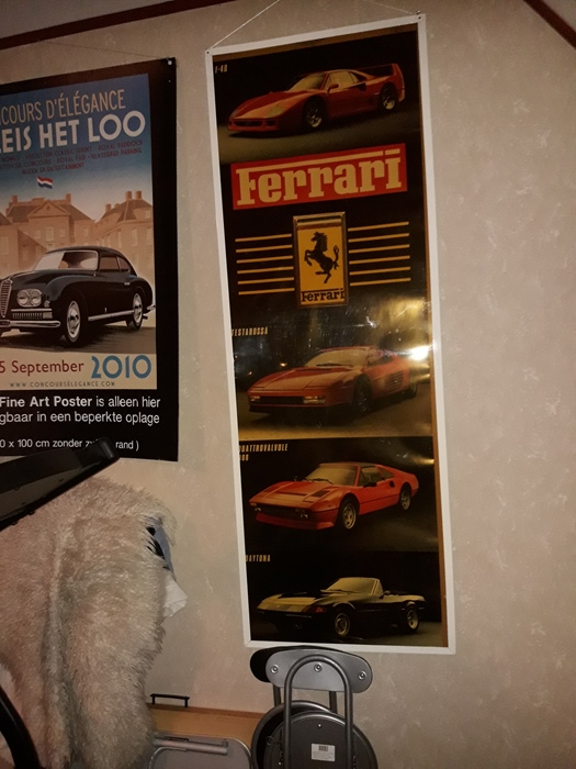 Ferrari boeken  en model en showroom poster te koop