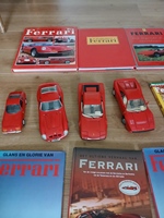Ferrari boeken  en model en showroom poster oldtimer te koop