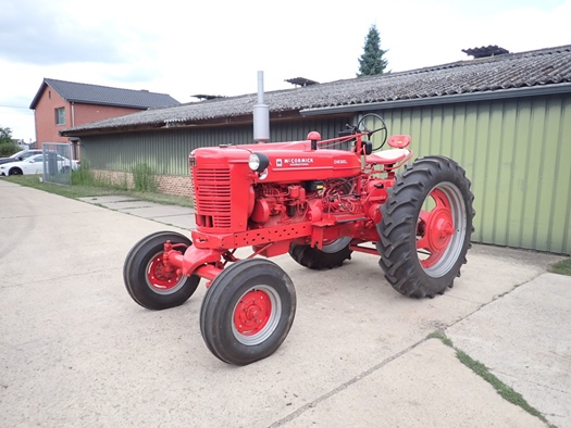 1960 International Farmall B450 Diesel oldtimer te koop