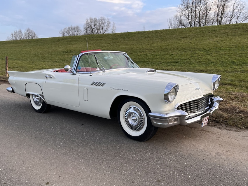 1957 Ford Thunderbird oldtimer te koop