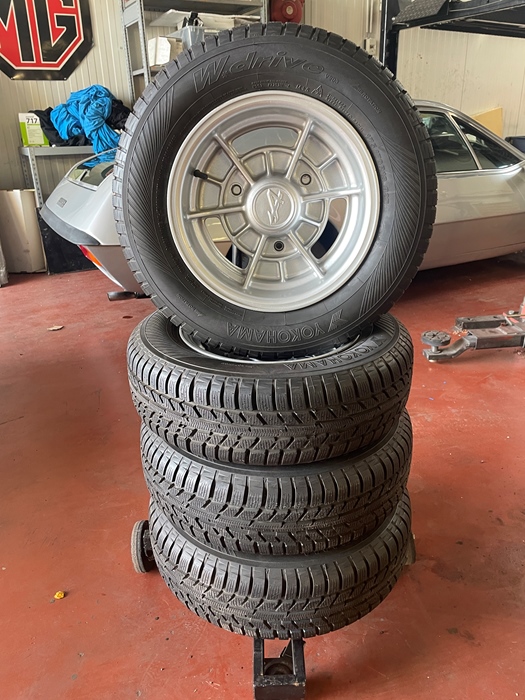 Originele Alpine A110 velgen met nieuwe banden te koop