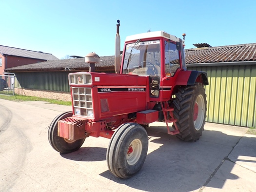 International 1255XL Diesel 2wd oldtimer tractor te koop