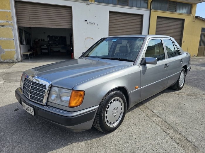 1990 Mercedes 300E 24V oldtimer te koop