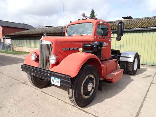 1958 White Mustang oldtimer vrachtwagen te koop