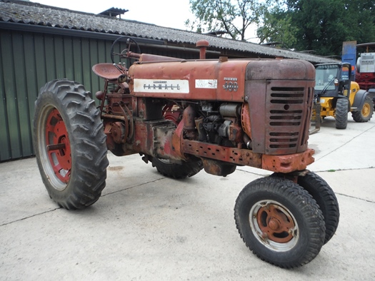 International Farmall 400 Diesel oldtimer tractor te koop