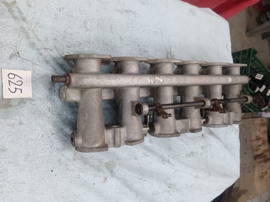 Intake manifold Maserati 3500 GTi, Mistral, Sebrin te koop