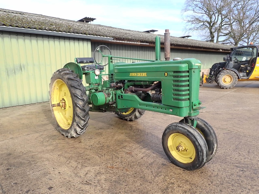 1950 John Deere B Styled, electric start, split pedestal oldtimer tractor te koop