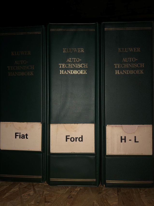 11 Kluwer technische handboeken te koop