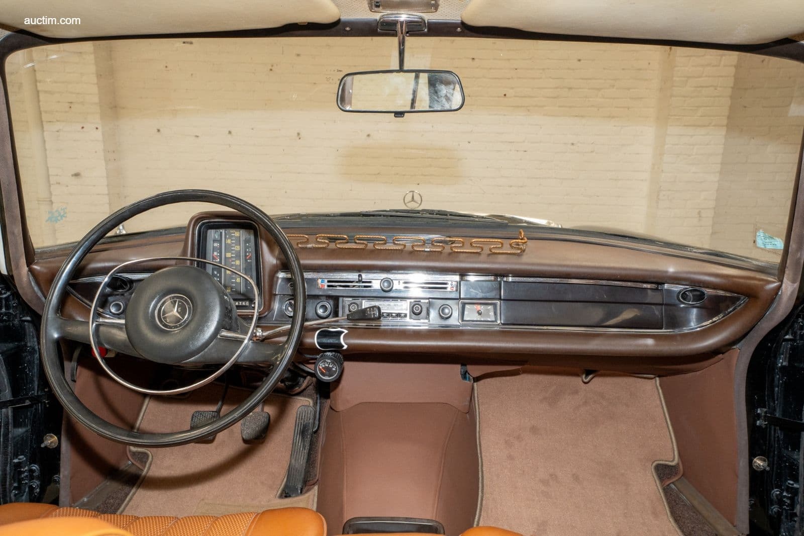 1967 Mercedes 200D oldtimer te koop