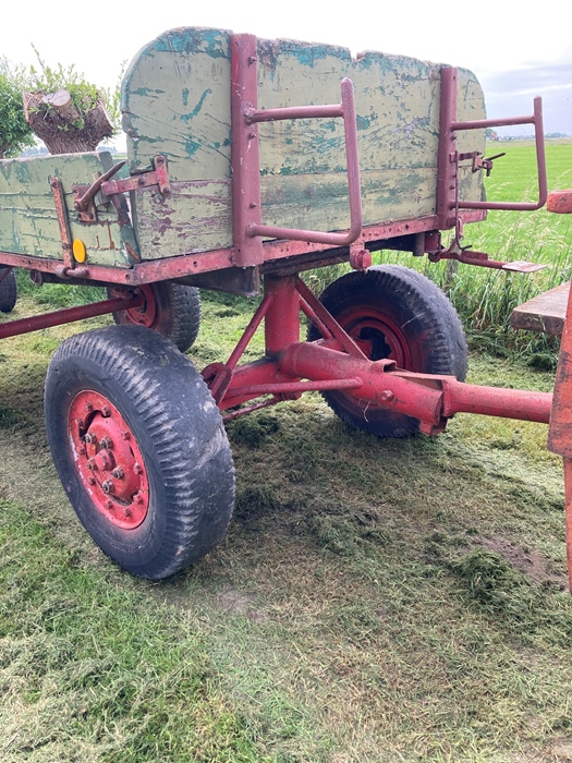 Platte wagen op basis van Dodge Beep onderstel te koop