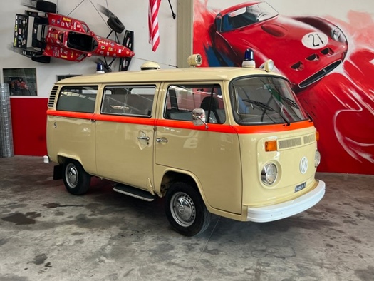 1977 Volkswagen T2 Ambulance oldtimer te koop