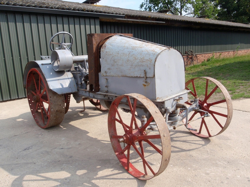 1920 International Junior 8-16 oldtimer tractor te koop