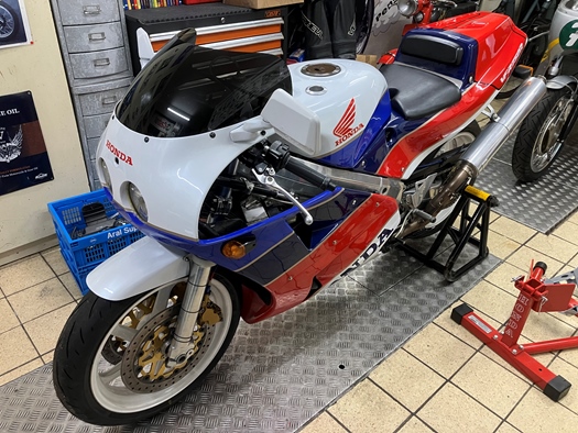 1989 Honda rc-30. oldtimer te koop