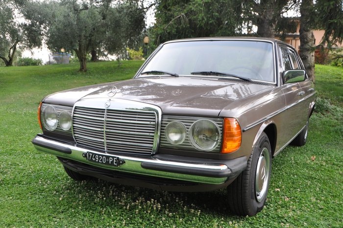 1976 Mercedes W123 200 oldtimer te koop